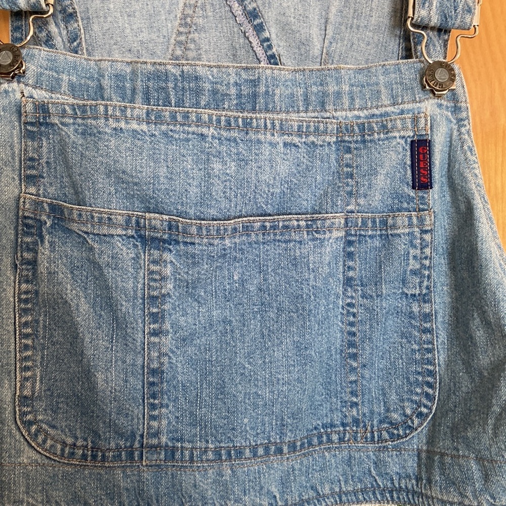Guess - Picture 2 of 7